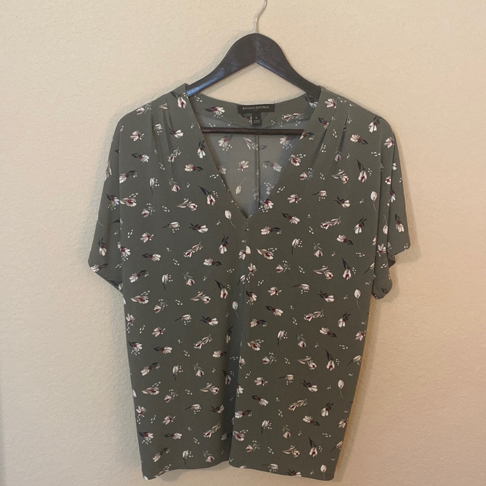 Cute Banana Republic factory top - size Small